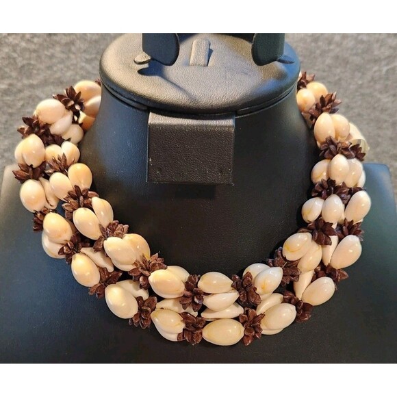 Vintage Cowrie Shell Koa Seed Necklace Handmade in the Philippines 18" - Picture 1 of 3